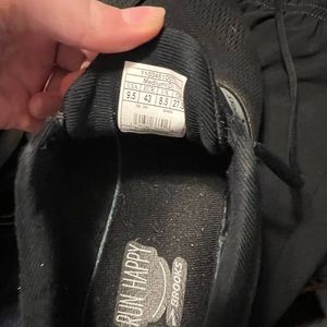 Brooks Womans 9.5